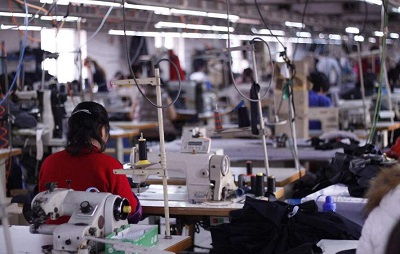 從女工到億萬(wàn)富翁 二十載風(fēng)雨路，鑄就六億服飾王國(guó)