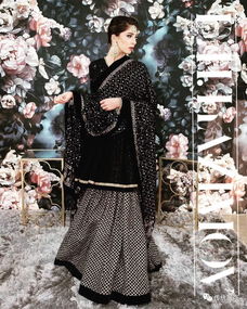 愛(ài)無(wú)界，秀恩愛(ài)新時(shí)尚 服飾博覽中的情侶穿搭美學(xué)